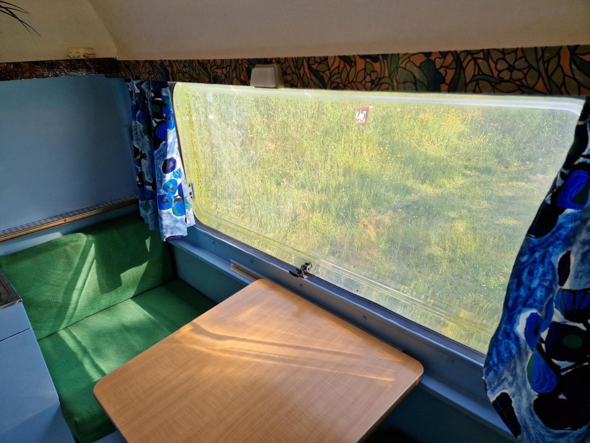 Camping La Foret Du Morvan Vintage Caravan Larochemillay المظهر الخارجي الصورة